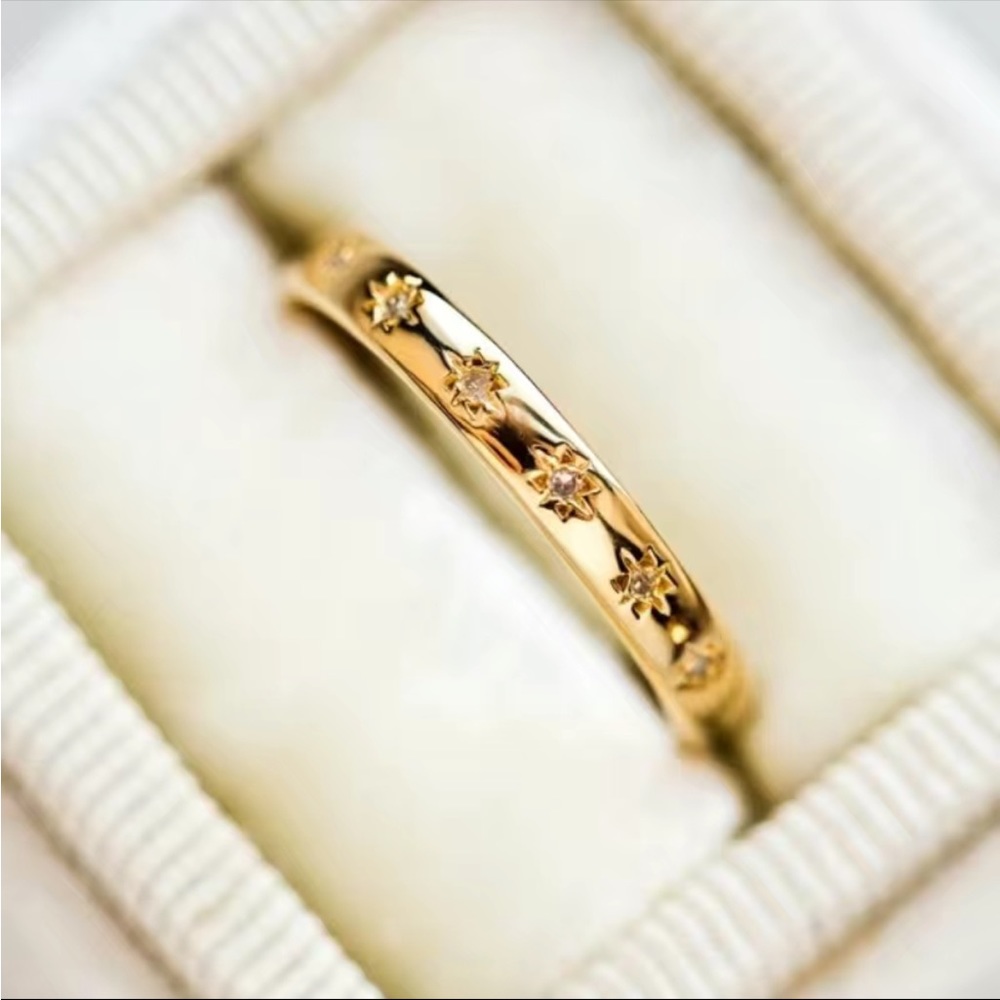 New Gorgeous 18K Gold Plated Stacking Diamond Band Ring - Picture 5 of 8
